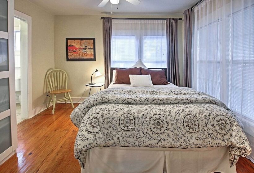 Trendy  Austin Soul  Home: Walk To South Congress!