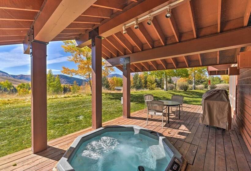 Unique Mountain Escape W/ 2 Decks < 2 Mi To Skiing