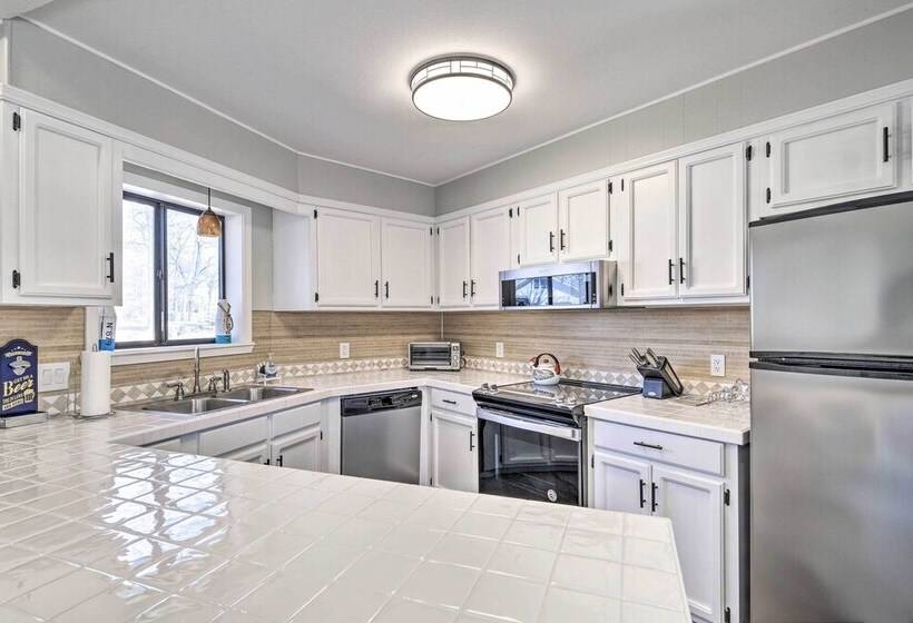 Updated Afton Cottage W/ Dock & Lake Access!