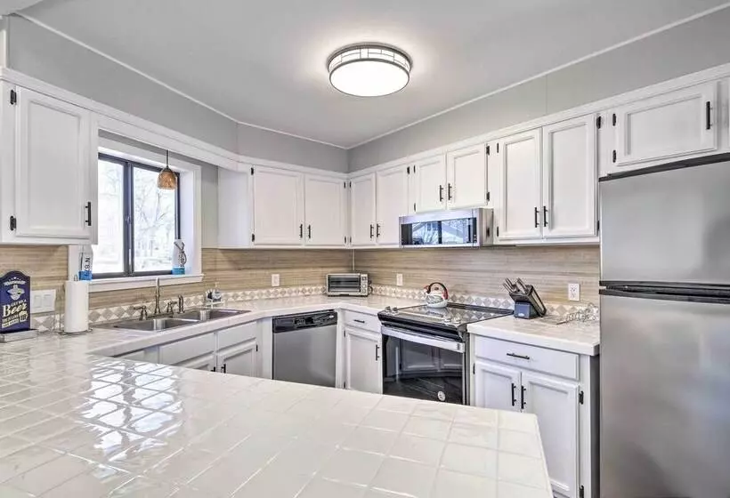 Updated Afton Cottage W/ Dock & Lake Access!