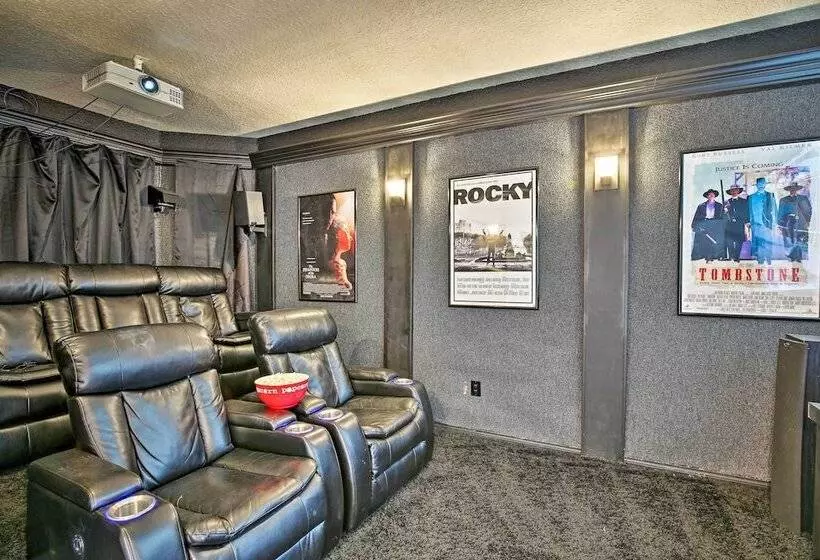 Pool/spa, Theater Room & Views: Palm Desert Home!