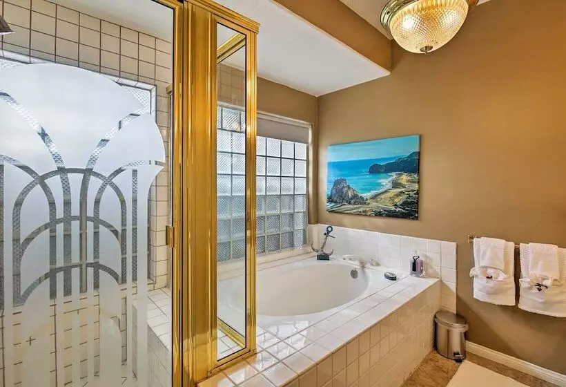 Pool/spa, Theater Room & Views: Palm Desert Home!