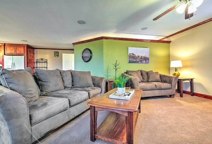 Victoria Home W/ Basketball Hoop!