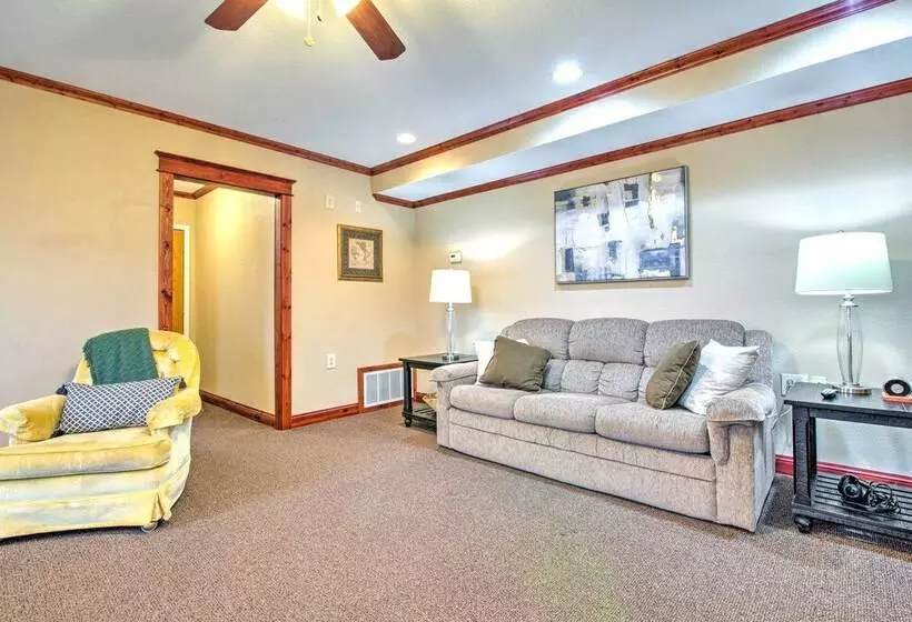 Victoria Home W/ Basketball Hoop!