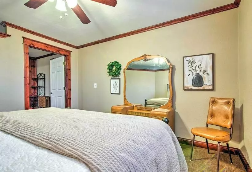Victoria Home W/ Basketball Hoop!