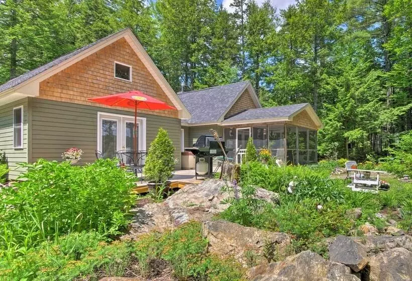 Waterfront Great Pond Cottage W/ Hot Tub & Deck!