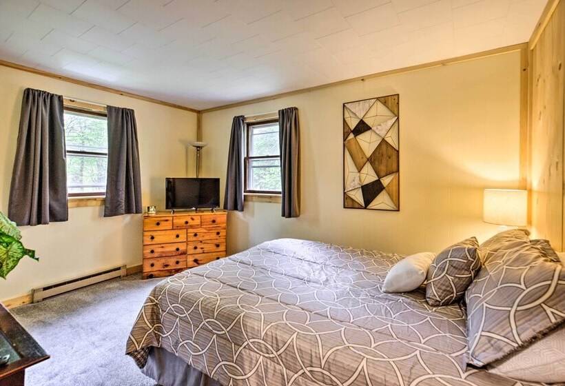 Albrightsville Retreat W/ Community Pool & Hot Tub