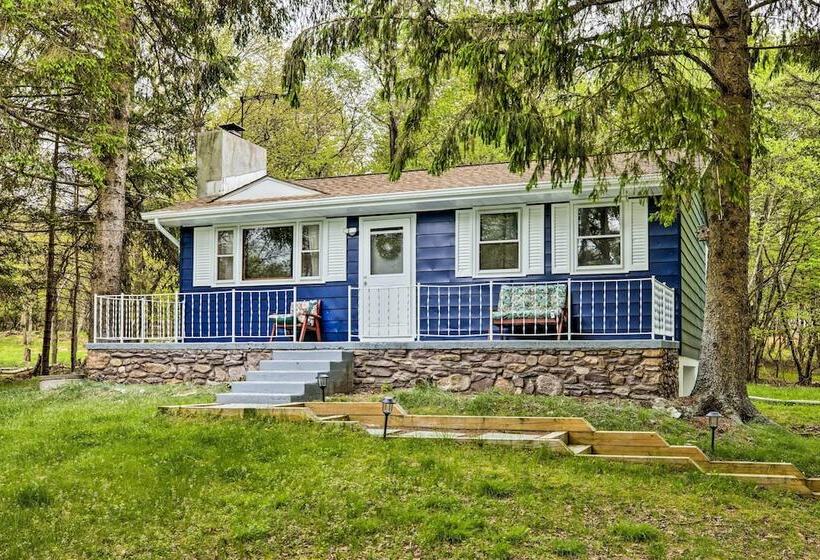 Albrightsville Retreat W/ Community Pool & Hot Tub