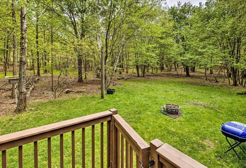 Albrightsville Retreat W/ Community Pool & Hot Tub