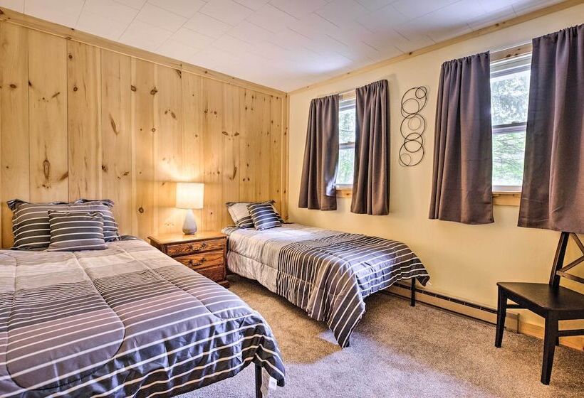 Albrightsville Retreat W/ Community Pool & Hot Tub