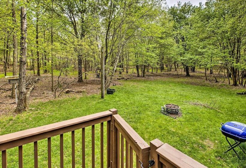 Albrightsville Retreat W/ Community Pool & Hot Tub