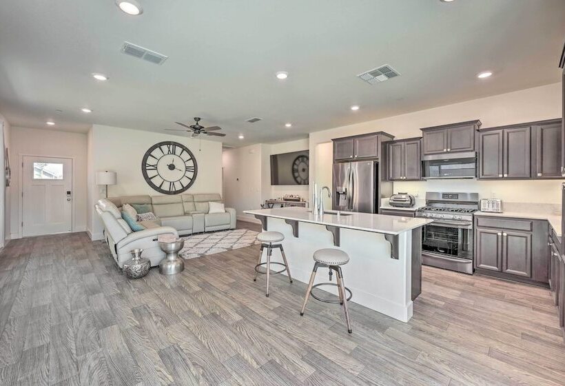 Charming Bakersfield Home W/ Yard & Patio!