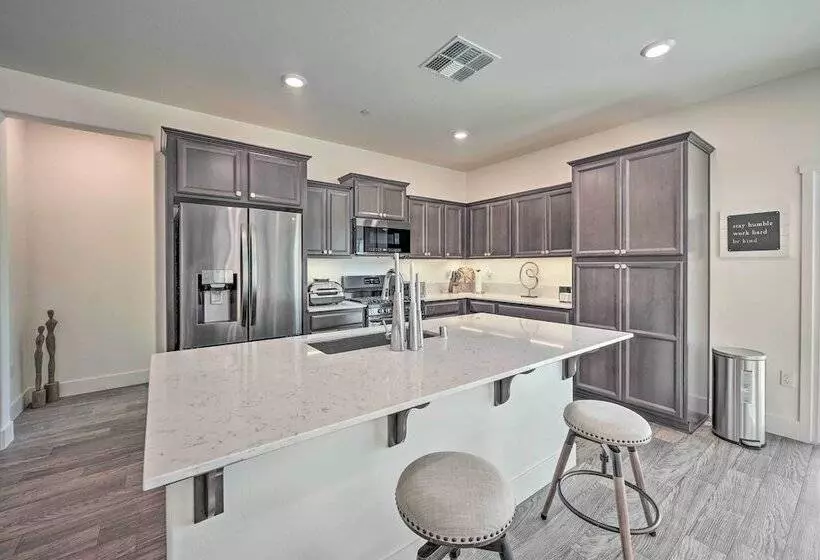 Charming Bakersfield Home W/ Yard & Patio!