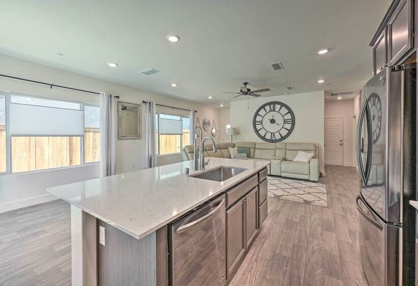 Charming Bakersfield Home W/ Yard & Patio!