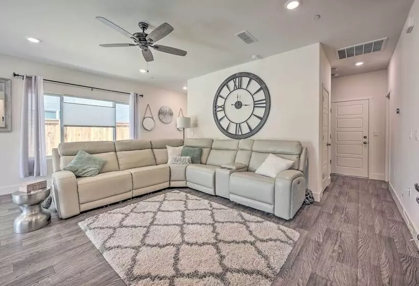 Charming Bakersfield Home W/ Yard & Patio!