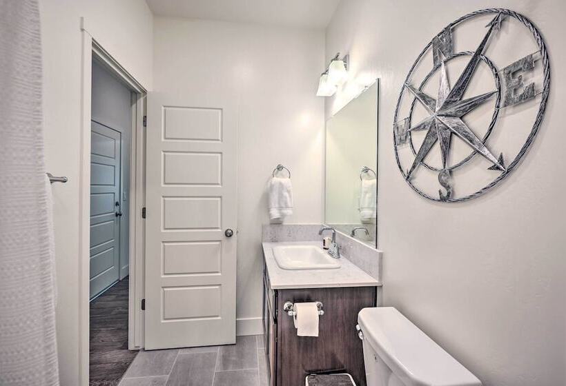 Charming Bakersfield Home W/ Yard & Patio!