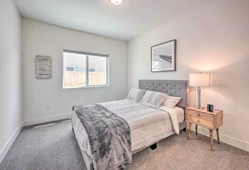 Charming Bakersfield Home W/ Yard & Patio!