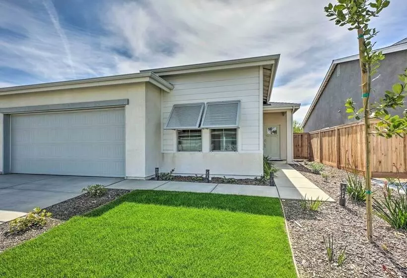 Charming Bakersfield Home W/ Yard & Patio!