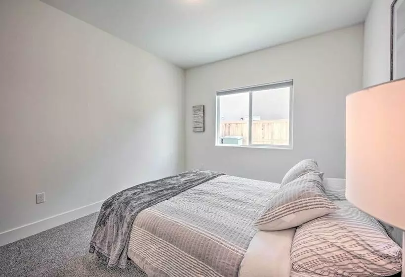 Charming Bakersfield Home W/ Yard & Patio!