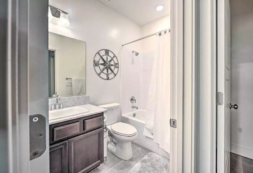 Charming Bakersfield Home W/ Yard & Patio!