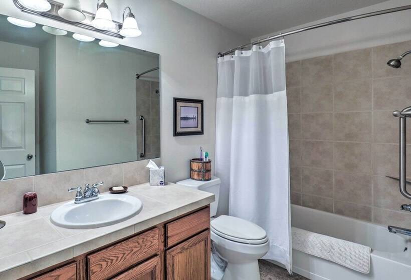 Charming Cameron Farm Retreat ~ 41 Mi To Tamu