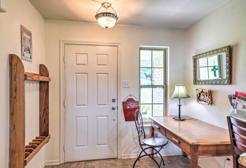 Charming Cameron Farm Retreat ~ 41 Mi To Tamu