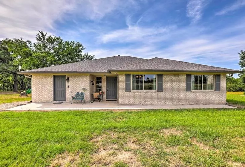 Charming Cameron Farm Retreat ~ 41 Mi To Tamu