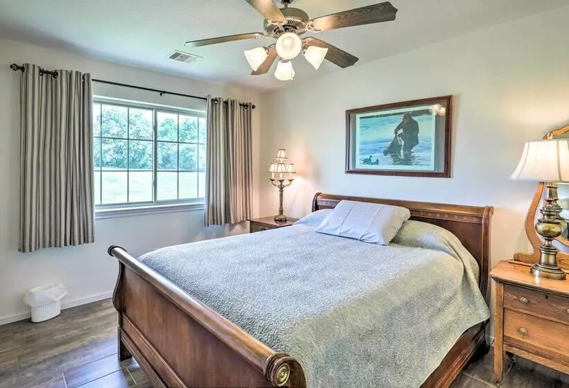 Charming Cameron Farm Retreat ~ 41 Mi To Tamu