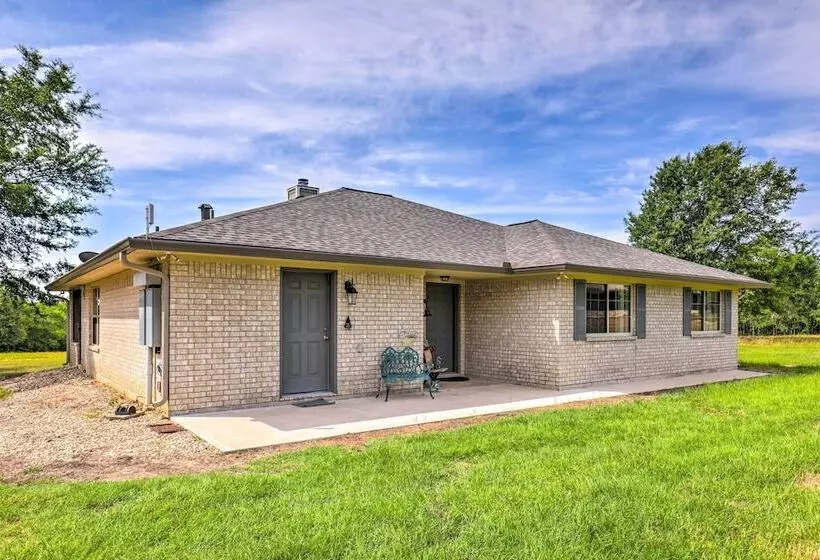 Charming Cameron Farm Retreat ~ 41 Mi To Tamu