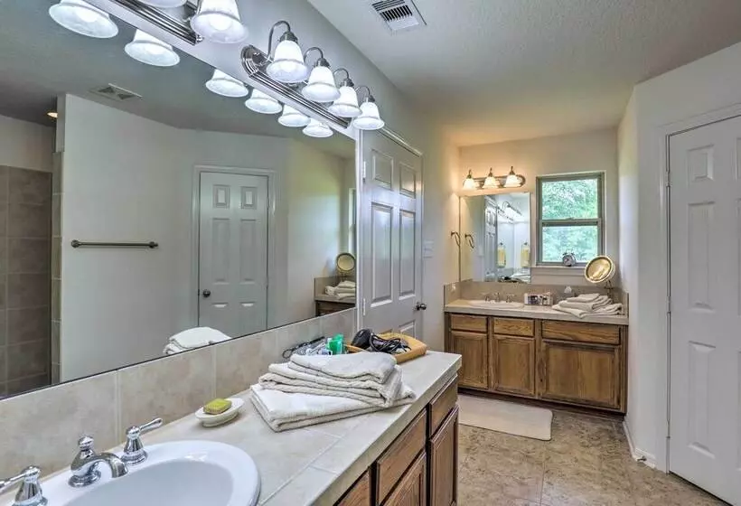 Charming Cameron Farm Retreat ~ 41 Mi To Tamu