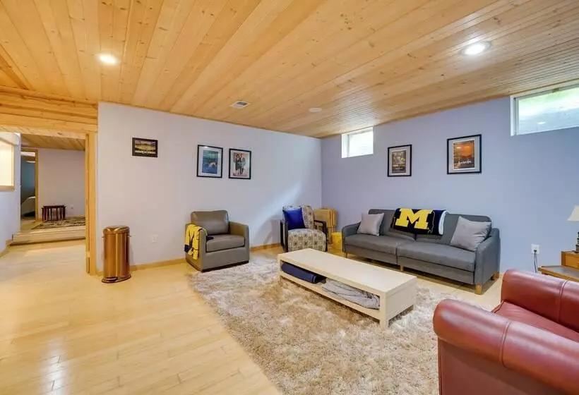 Charming Home W/ Pool + Deck ~ 9 Mi To Umich!