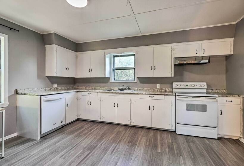 Charming Home W/ Deck < 1 Mi To Belton Lake!