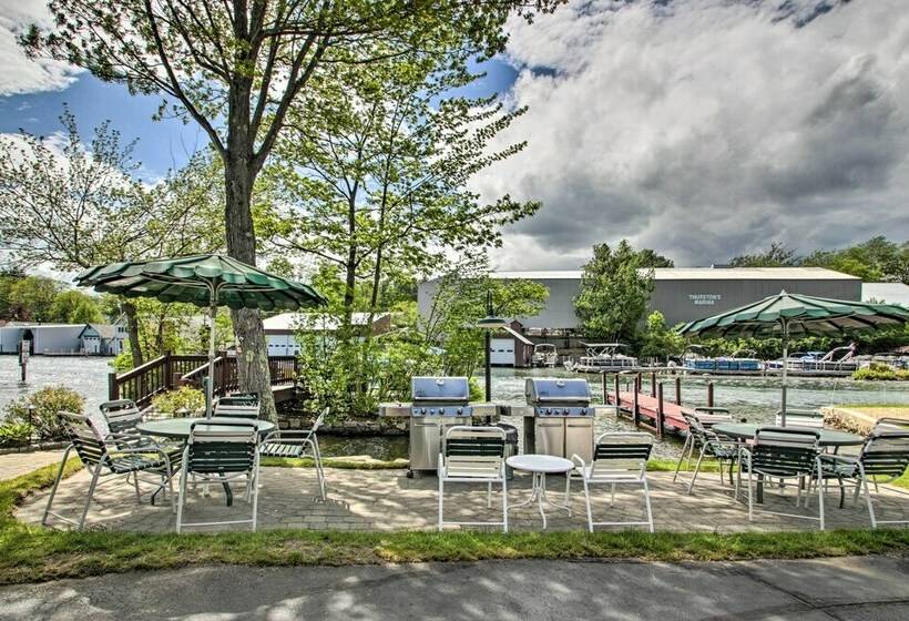 Charming Laconia Cottage: Walk To Weirs Beach