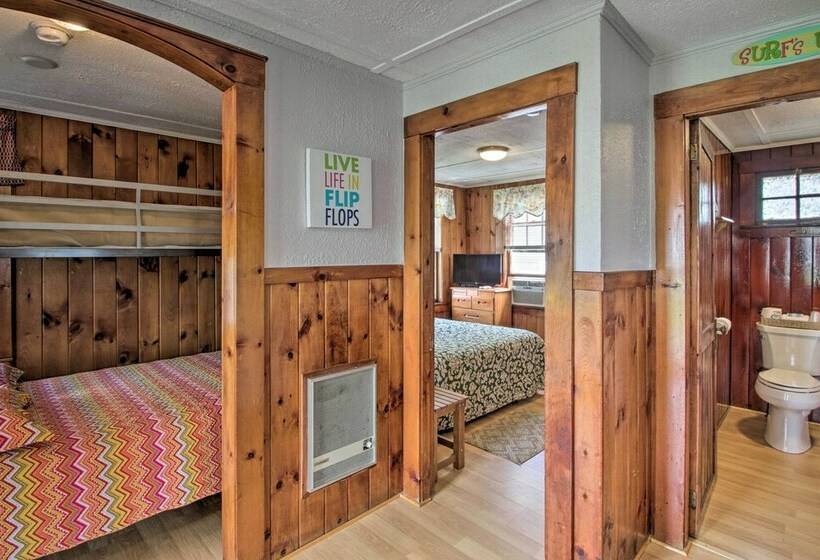 Charming Laconia Cottage: Walk To Weirs Beach