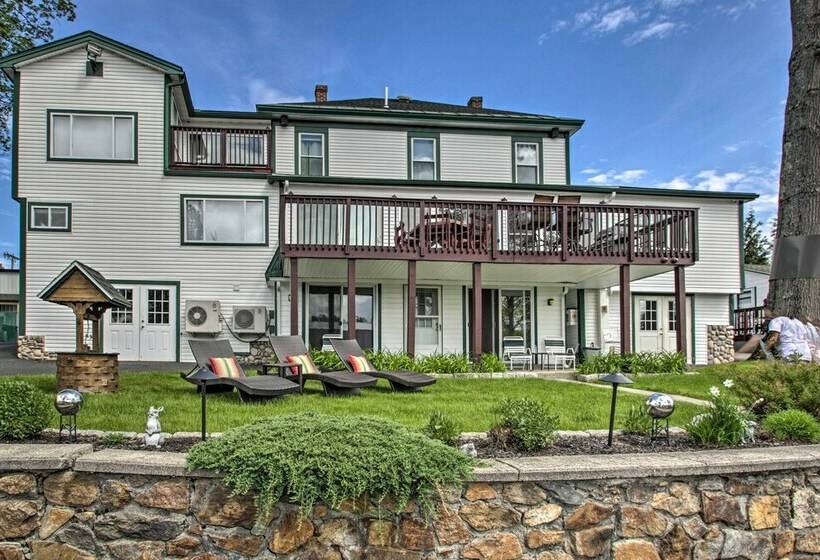 Charming Laconia Cottage: Walk To Weirs Beach