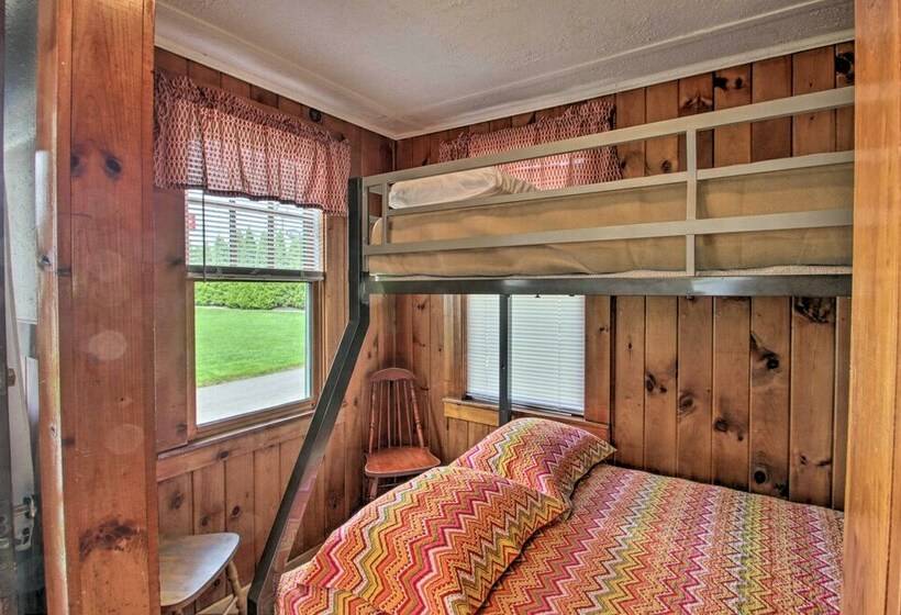 Charming Laconia Cottage: Walk To Weirs Beach