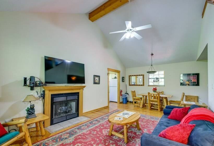 Charming Sevierville Cabin W/ Private Hot Tub