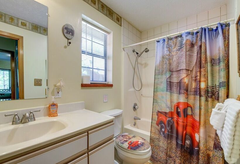 Charming Sevierville Cabin W/ Private Hot Tub