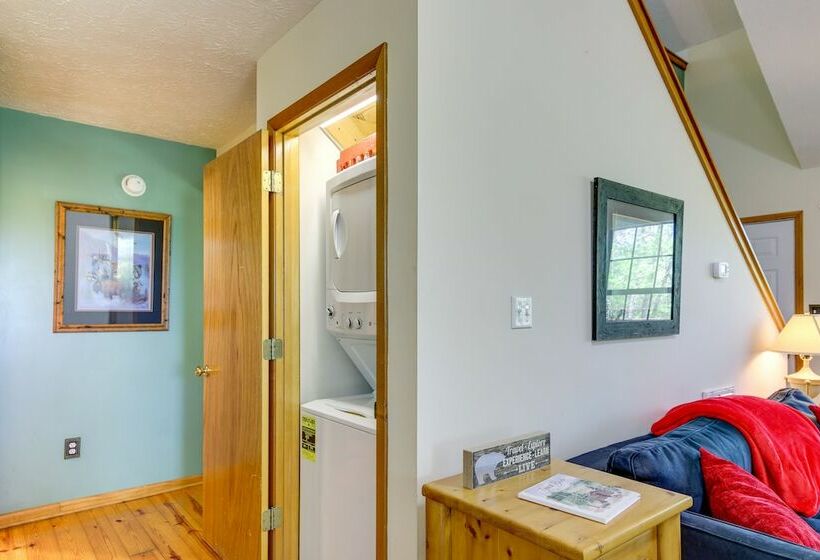 Charming Sevierville Cabin W/ Private Hot Tub