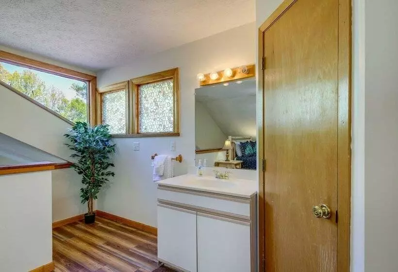 Charming Sevierville Cabin W/ Private Hot Tub