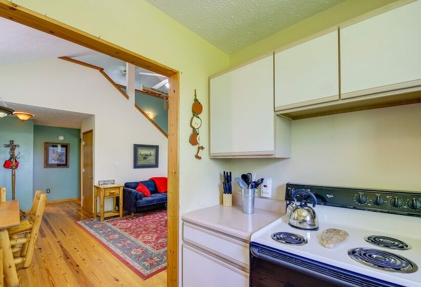 Charming Sevierville Cabin W/ Private Hot Tub