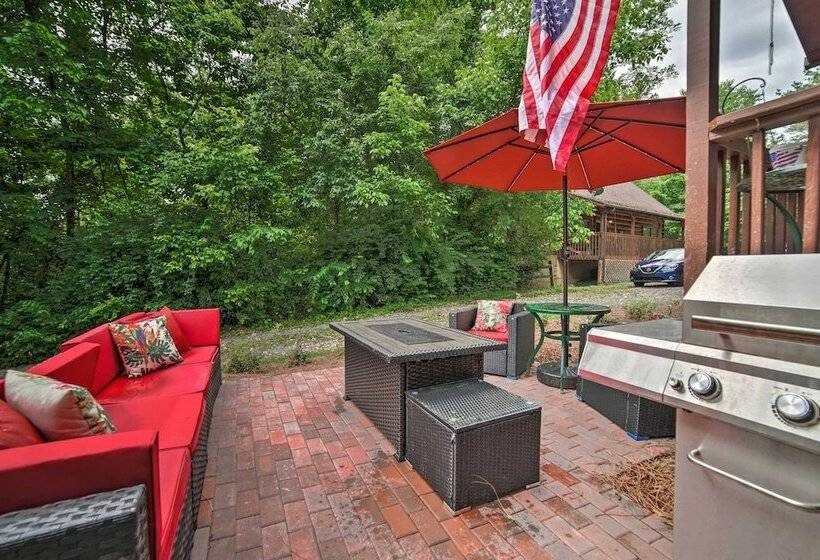 Charming Sevierville Cabin W/ Private Hot Tub