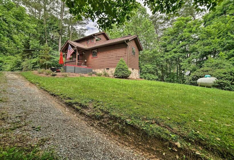 Charming Sevierville Cabin W/ Private Hot Tub