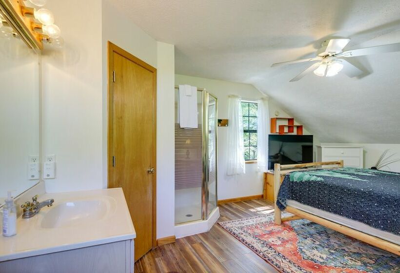 Charming Sevierville Cabin W/ Private Hot Tub