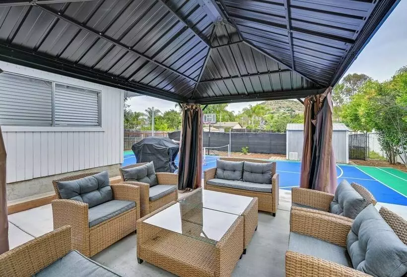 Updated Poway Farmhouse: Walk To Parks!