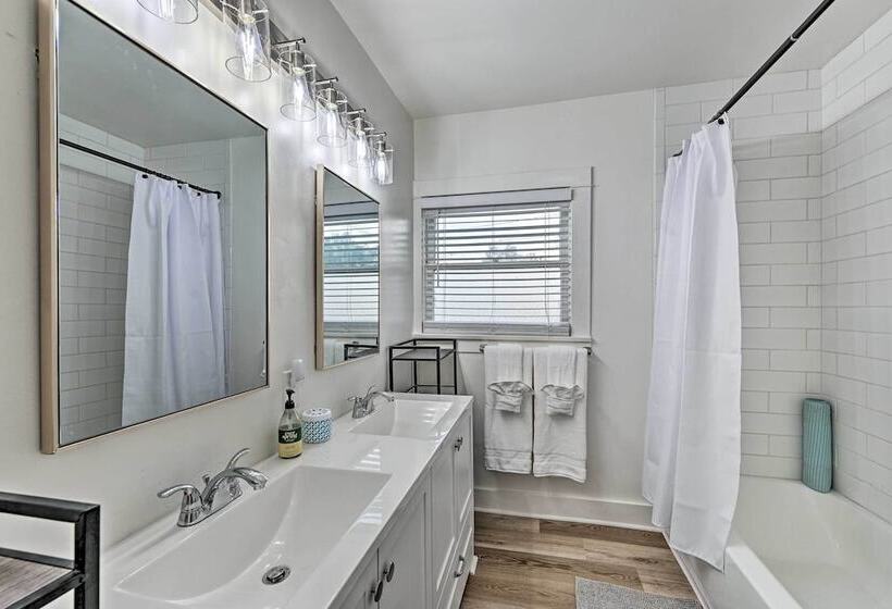 Updated Poway Farmhouse: Walk To Parks!