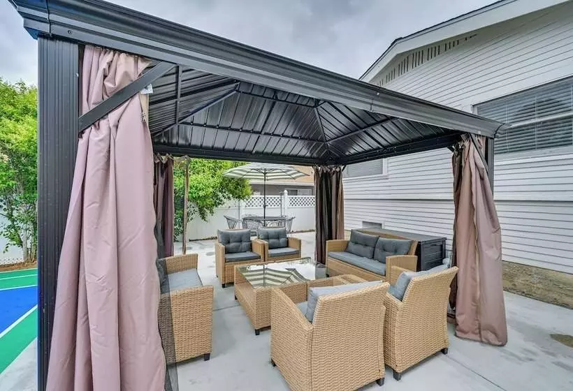 Updated Poway Farmhouse: Walk To Parks!