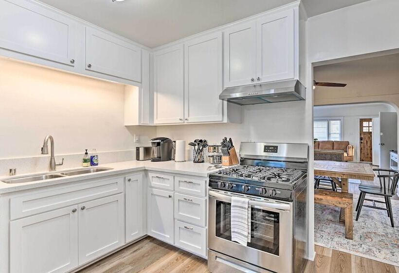 Updated Poway Farmhouse: Walk To Parks!