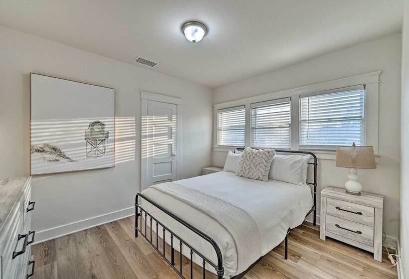 Updated Poway Farmhouse: Walk To Parks!