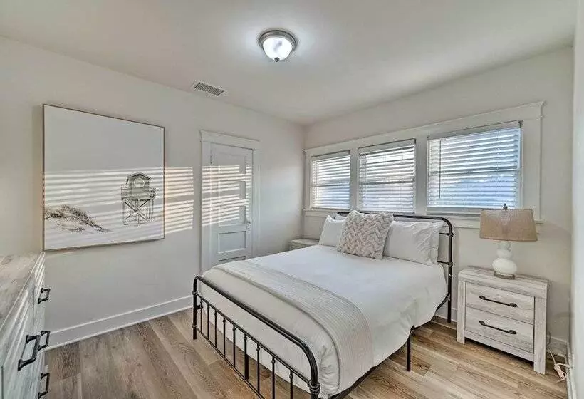 Updated Poway Farmhouse: Walk To Parks!